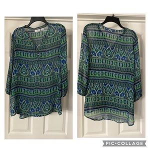 Liz Claiborne ladies quarter sleeve blouse is a size Large.